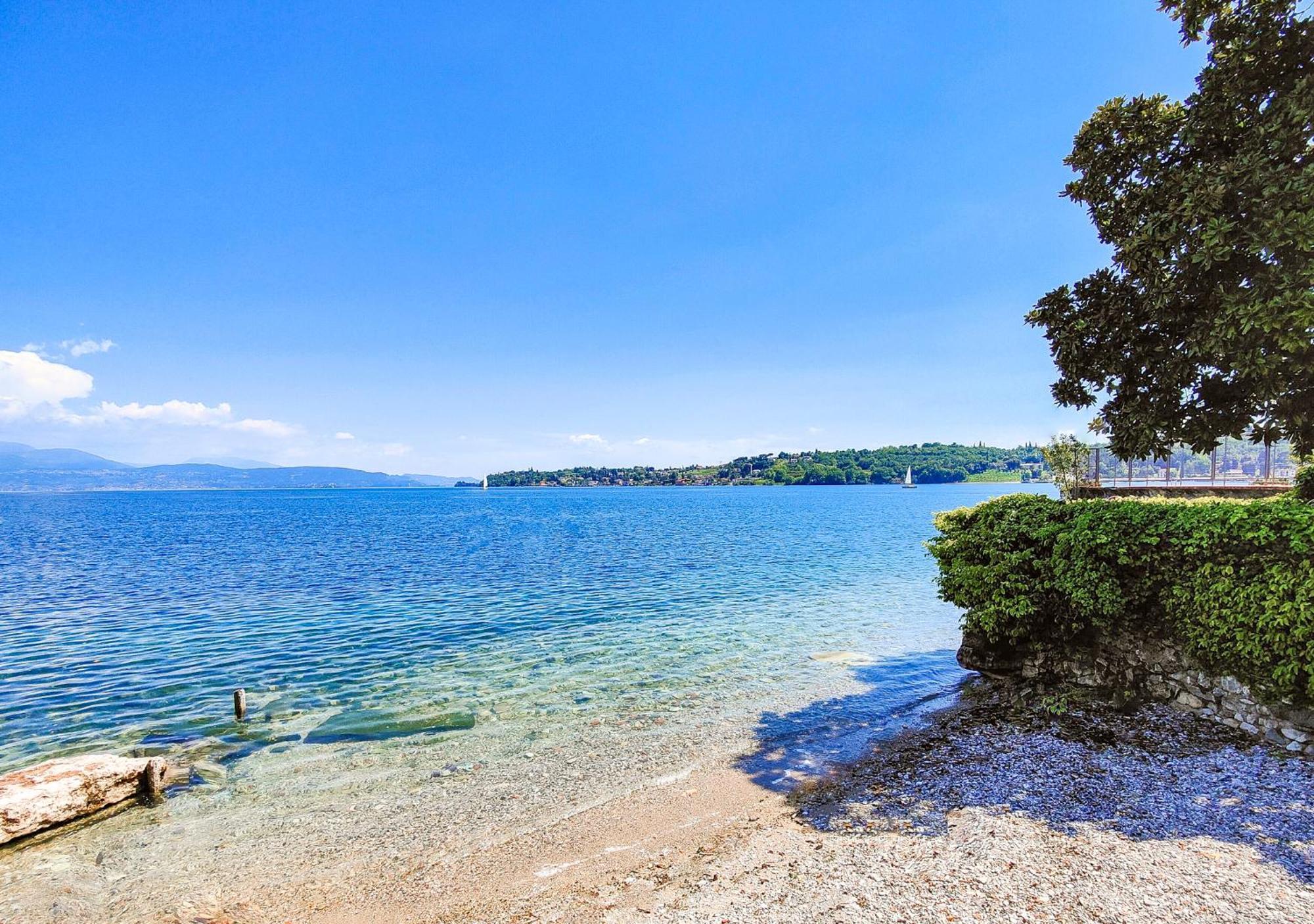 Luxury Lakeside Apartment Right On The Water Salò Zewnętrze zdjęcie