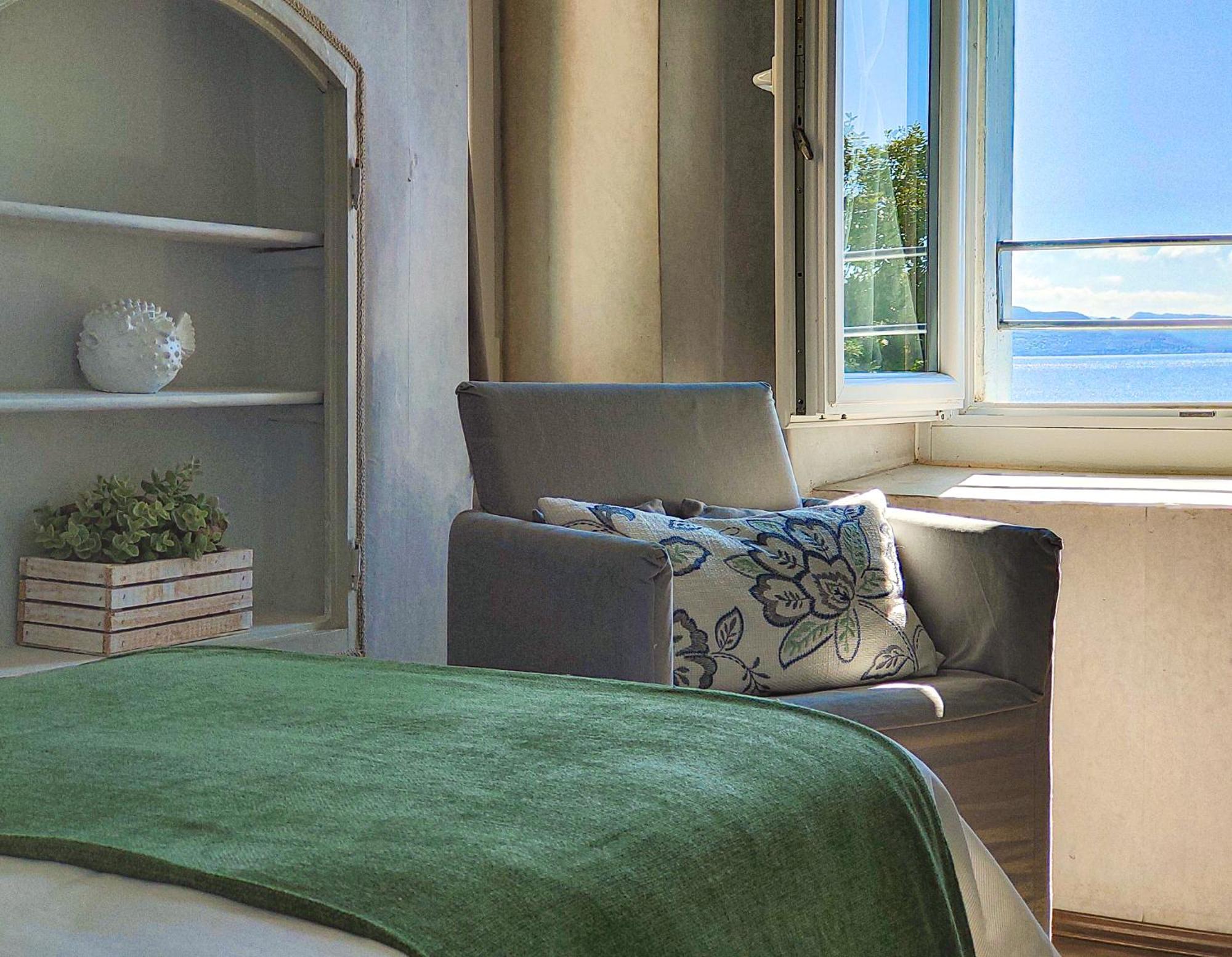 Luxury Lakeside Apartment Right On The Water Salò Zewnętrze zdjęcie